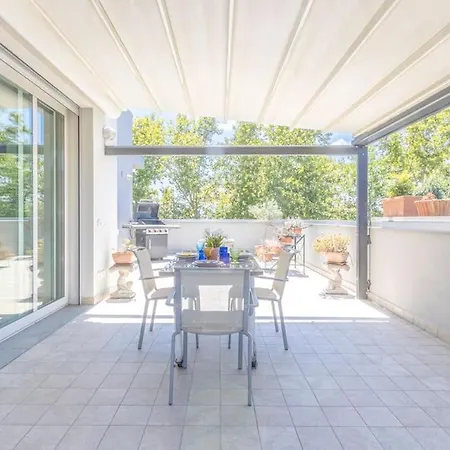 Over The Sky Of The Motor Valley - Luxury Penthouse Appartement Modène
