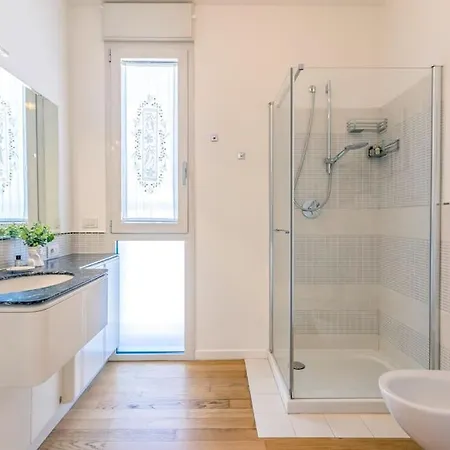 Over The Sky Of The Motor Valley - Luxury Penthouse * Modène