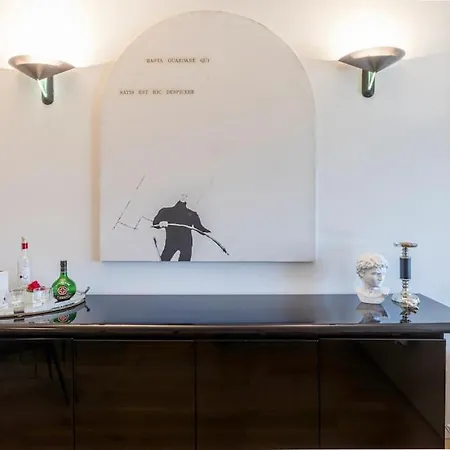 Lägenhet Over The Sky Of The Motor Valley - Luxury Penthouse