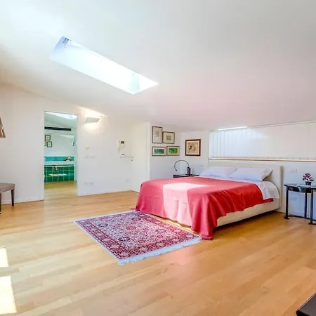 דירה Over The Sky Of The Motor Valley - Luxury Penthouse *