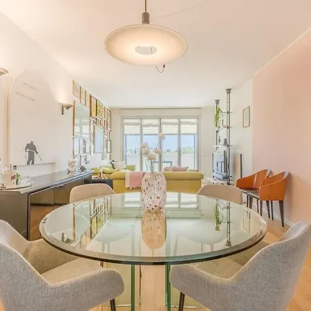 Over The Sky Of The Motor Valley - Luxury Penthouse דירה