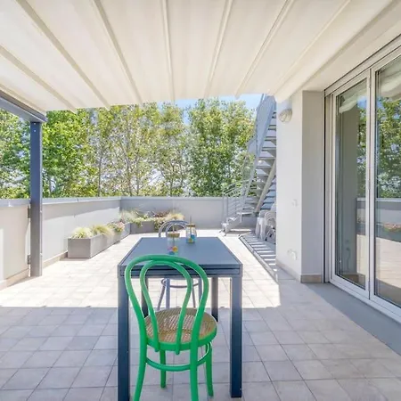 Over The Sky Of The Motor Valley - Luxury Penthouse * מודנה