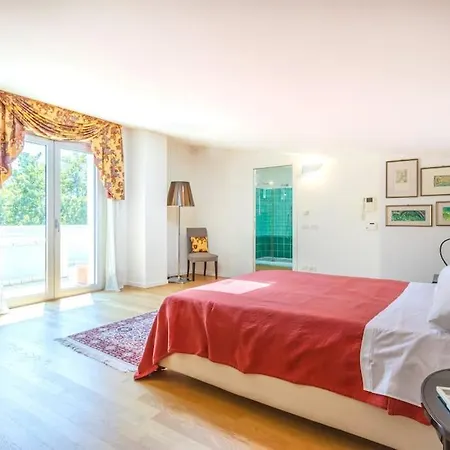 Lägenhet Over The Sky Of The Motor Valley - Luxury Penthouse *