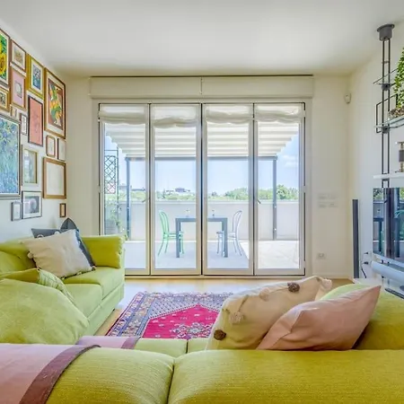 דירה Over The Sky Of The Motor Valley - Luxury Penthouse מודנה