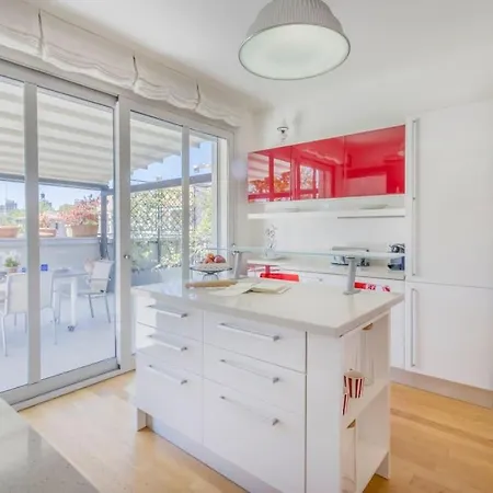 דירה Over The Sky Of The Motor Valley - Luxury Penthouse מודנה