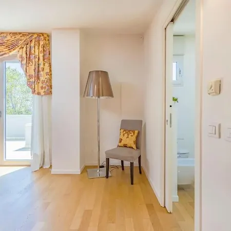 Over The Sky Of The Motor Valley - Luxury Penthouse Lägenhet Modena